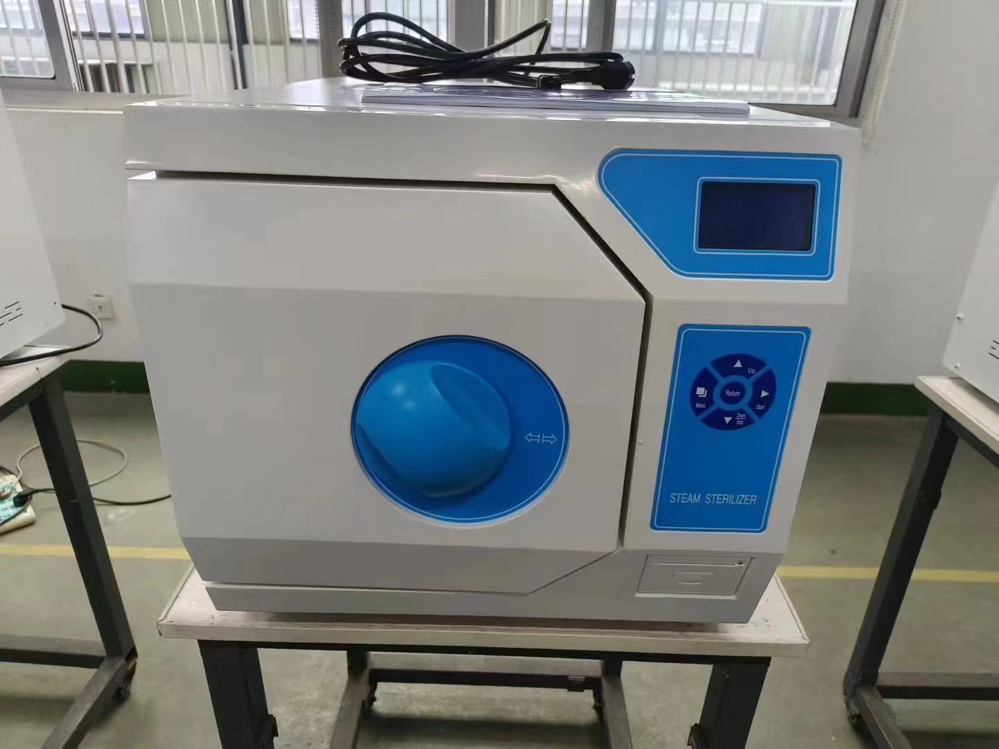 The desktop steam sterilization autoclave is being shipped to Ukraine